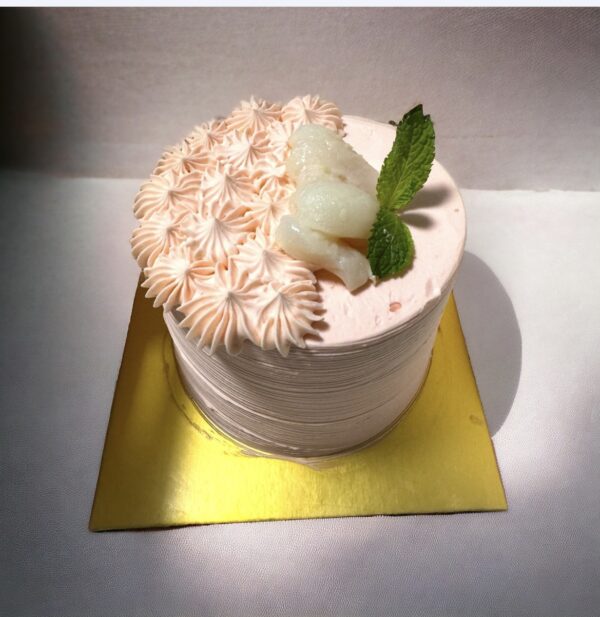 Petite Lychee cake 4"