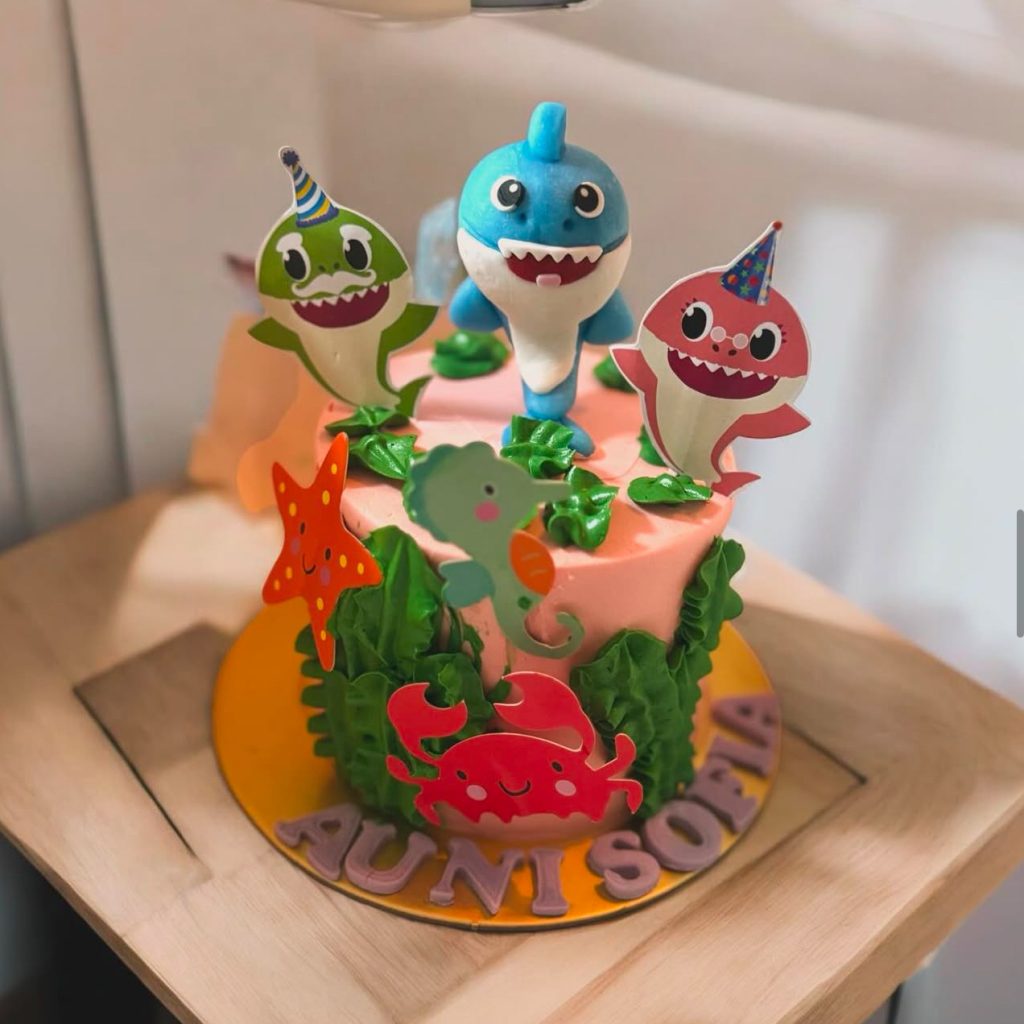 Baby Shark Cake