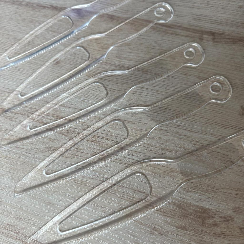 plasticknives